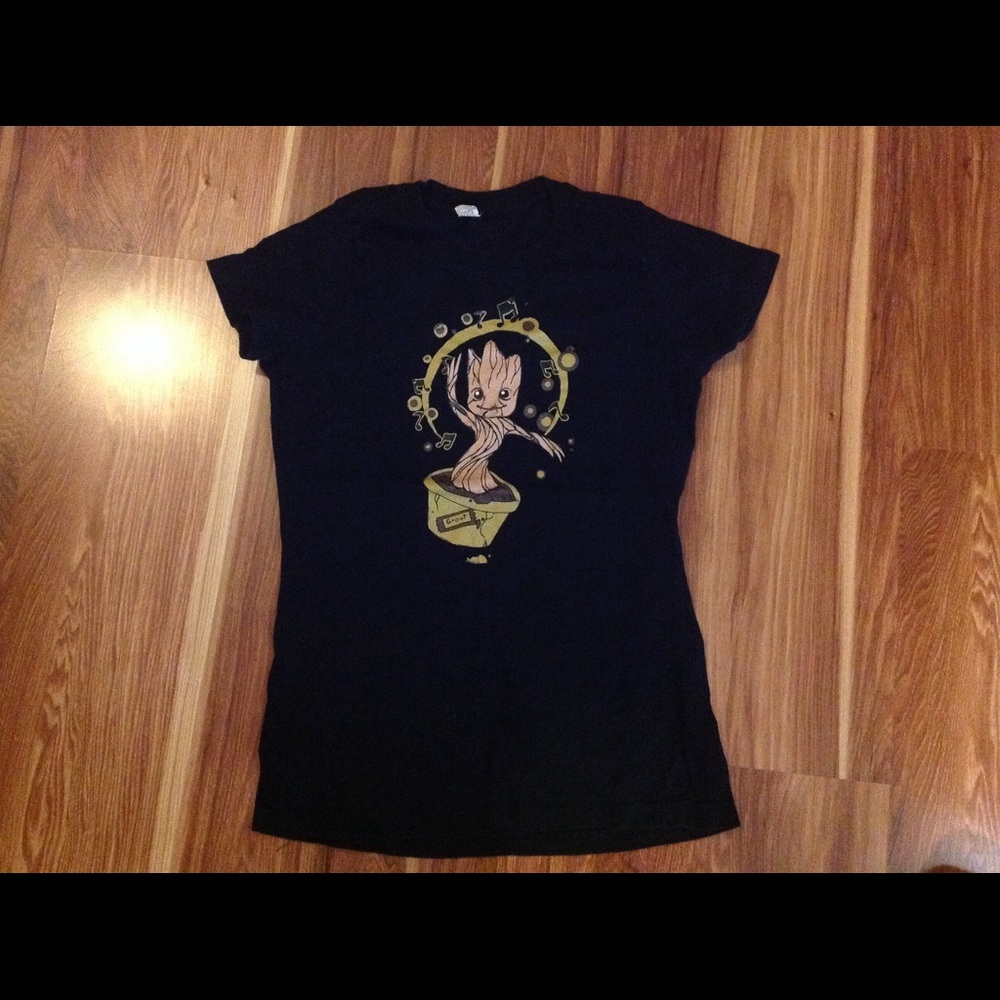 Groot black t